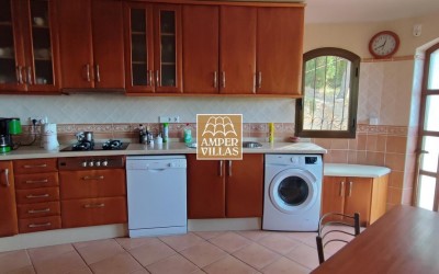 Beautiful Mediterranean villa with guest house and panoramic views.